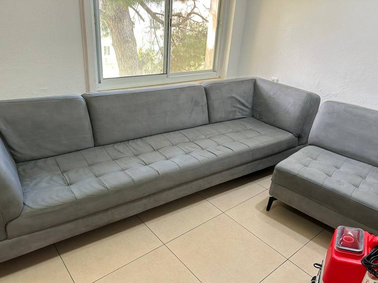 ספה פינתית וציוד ניקוי בבית לקוח — מתוך העבודות של דימה